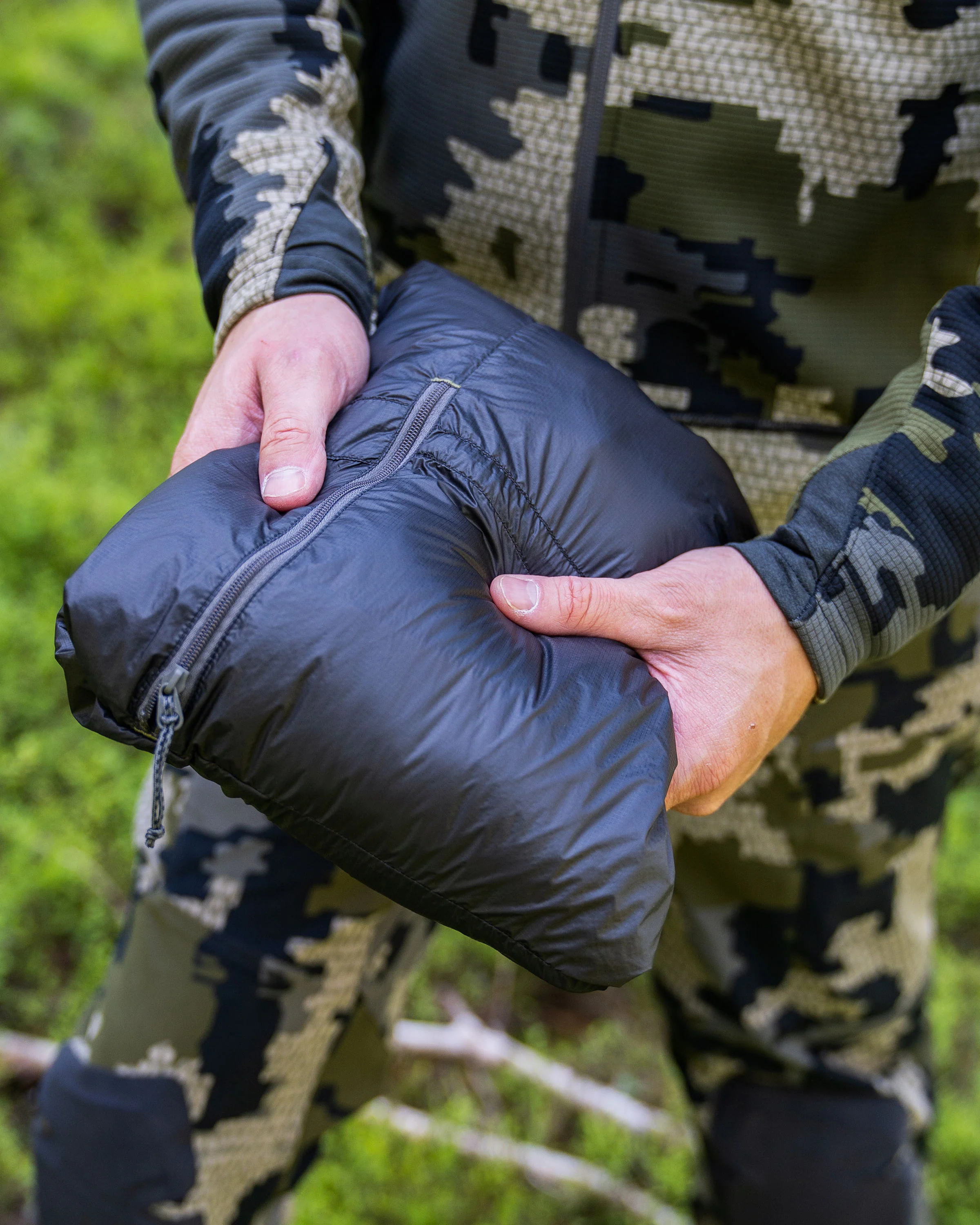 Super Down LT Vest | Vias - Image 9