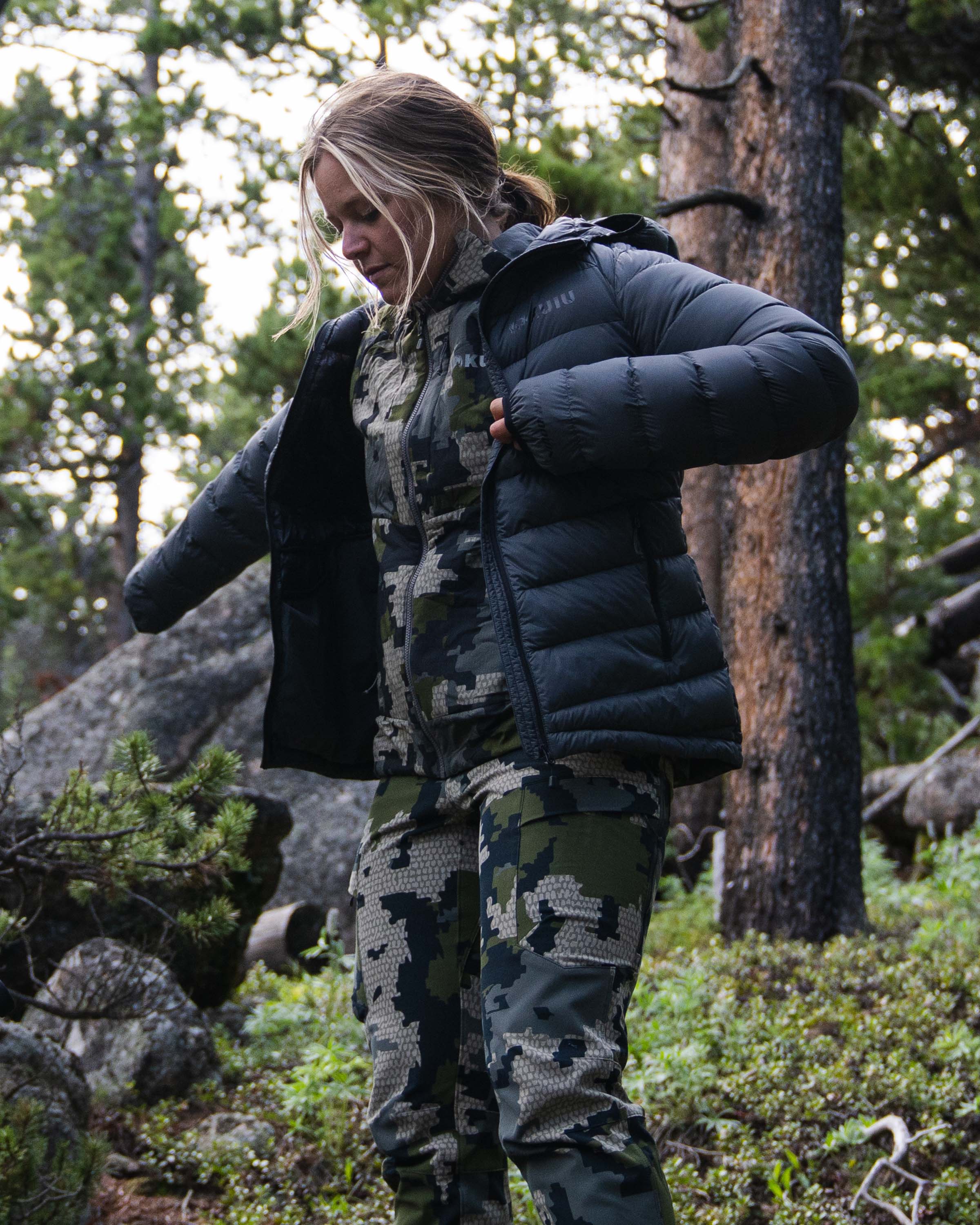 Women's Super Down LT Hooded Jacket | Gunmetal - Image 6